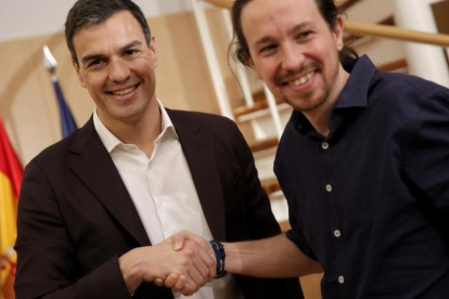 Pedro Sánchez y Pablo Iglesias, en una de las reuniones durente la legislatura fallida.-JOSE LUIS ROCA