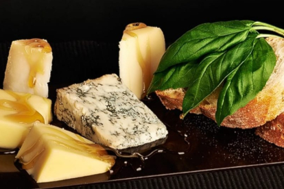 Los quesos Gruyere, emmental, roquefort y de ‘bola’  son los que más calcio dan al organismo.