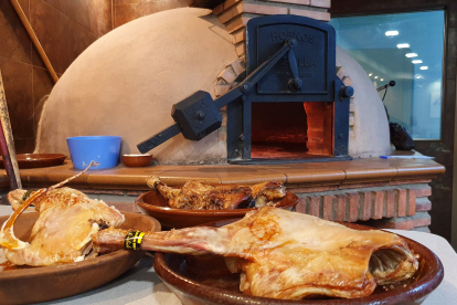 Aranda de Duero es famosa por su lechazo asado en horno de leña