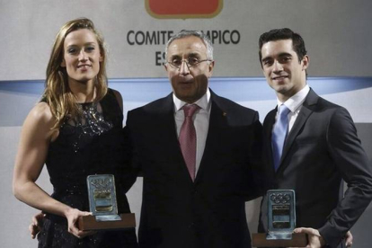 Belmonte y Fernández flanquean a Alejandro Blanco en el acto del COE-Foto: KIKO HUESCA / EFE