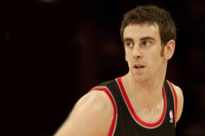 Víctor Claver, durante un partido con los Trail Blazers de Portland, la temporada pasada.-Foto:   EFE/ ARMANDO ARORIZO