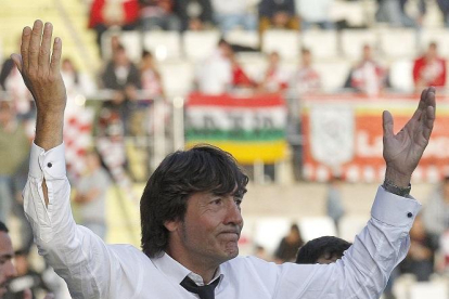 Salinas gesticula durante un partido.-SANTI OTERO