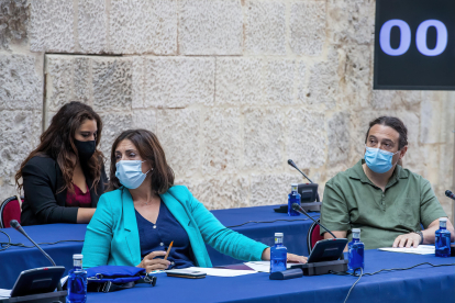 Los concejales de Podemos Burgos durante el debate sobre el estado de la ciudad. SANTI OTERO