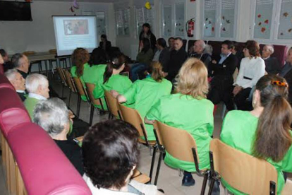 El programa de ayuda a domicilio se desarrolla en el centro intergeneracional de Aranda-L. V.
