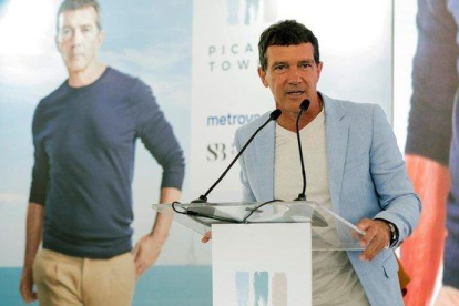 Antonio Banderas, durante su intervencion en la presentación del proyecto inmobiliario Picasso Towers.-EFE / CARLOS DÍAZ