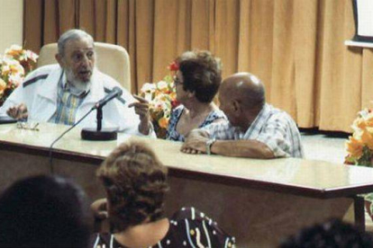 Fidel Castro, en un encuentro con el sector del queso en Cuba.-Foto: GRANMA
