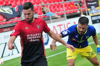 Una victoria aseguraría la presencia del Mirandés en el play-off.-Jose Esteban Egurrola