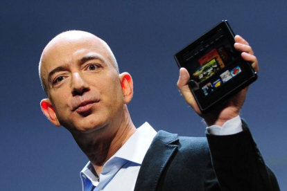 El CEO de Amazon, Jeff Bezos, en la presentación del Kindle Fire, en Nueva York, en el 2011.-EMMANUEL DUNAND (AFP)