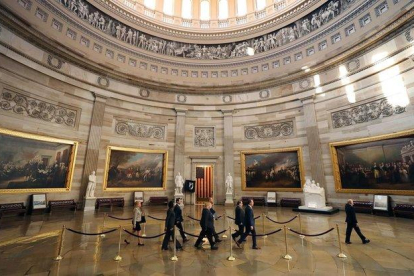 Los fiscales demócratas escenifican el inicio del ’impeachment’ en el Capitolio.-AFP