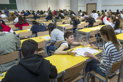 Imagen de los primeros exámenes en una de las aulas de la Escuela Politécnica Superior.-ISRAEL L. MURILLO