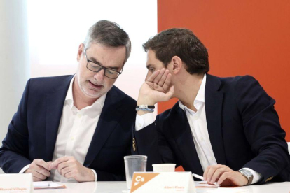 Albert Rivera y José Manuel Villegas en la reunión del Comité Ejecutivo de Ciudadanos.-DAVID CASTRO