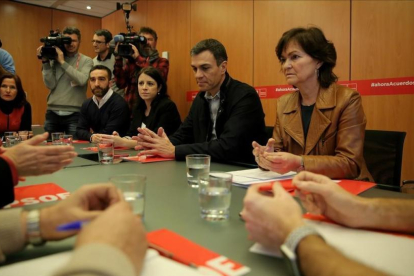 Pedro Sánchez se reúne con los responsables de los 10 acuerdos de país que el PSOE va a impulsar.-JOSE LUIS ROCA