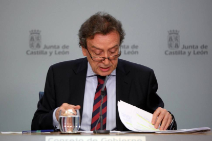 El consejero de la Presidencia y portavoz de la Junta, José Antonio de Santiago, durante la rueda de prensa posterior al Consejo de Gobierno de Castilla y León-Ical
