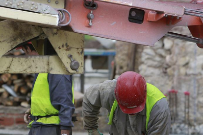 El número de trabajadores que no superan los 600 euros crece un 6%.-RAÚL G. OCHOA