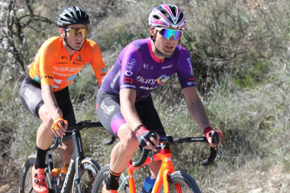 El ciclista granadino se lanzó a la escapada en la tercera etapa de la Vuelta a Andalucía. BBH