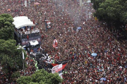 El desfile triunfal del Flamengo por las calles de Río de Janeiro como campeón de la Libertadores-AP