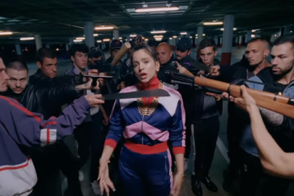 Rosalía, en el videoclip "Tu mirá-PERIODICO