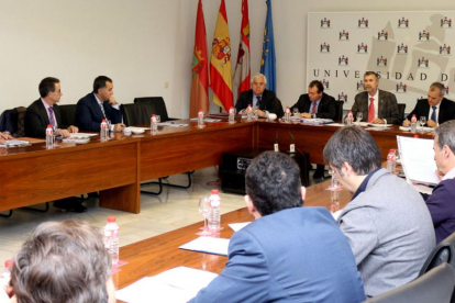 Reunión del patronato de la Fundación General de la Universidad de Burgos, presidido por el rector.-ECB