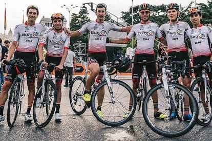 Seis de los corredores del Burgos BH traspasaron la meta final de la Vuelta a España en Madrid-Burgos BH