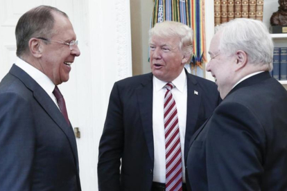 El ministro de Exteriores ruso, Serguéi Lavrov, Trump y Silyak, en la Casa Blanca, el pasado día 10.-
