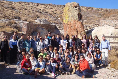 Alumnos y profesores burgaleses viajaron a la isla griega de Lesbos a principios de este mes, toda ella un geoparque.-ECB