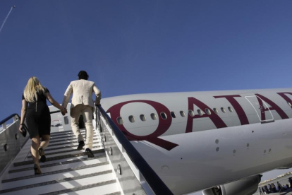 Un avión de la compañía aérea Qatar Airways-KAMRAN JEBREILI (AP)