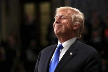 Trump sonríe durante el discurso sobre el Estado de la Unión ante el Congreso, en Washington (Estados Unidos).-WIN MCNAMEE (EFE)