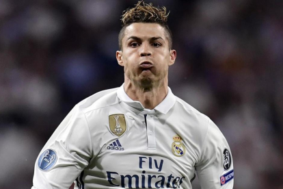Cristiano Ronaldo celebra un gol en el Bernabéu.-JAVIER SORIANO