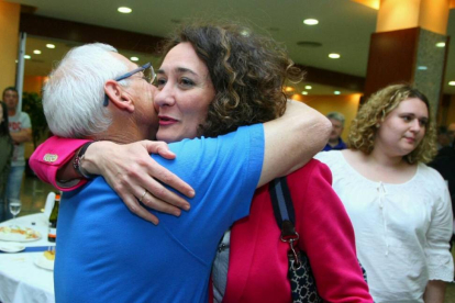La candidata del PP a la Alcaldía de Ponferrada, Gloria Merayo, tras conocerse los resultados electorales del partido.-Ical