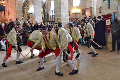 Danzas del Paloteo en Hontoria del Pinar. R. F.