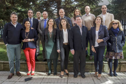 Los candidatos populares junto a Javier Lacalle y César Rico.-SANTI OTERO