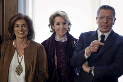 Ana Botella, Esperanza Aguirre y Alberto Ruiz Gallardón.-EMILIO NARANJO (EFE)