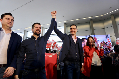 Pedro Sánchez con Luis Tudanca, en la presentación de su candidatura en 2019 en Burgos. ICAL