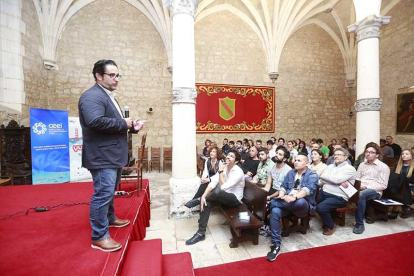 José Vicente Orden en su discurso y Taronjí en primer plano-