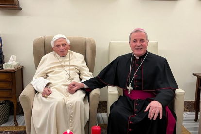El arzobispo de Burgos junto a Benedicto XVI