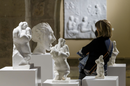 Exposición de pintura y escultura titulada 'Emociones y sentimientos', de Paco Ortega. FOTOS: © ECB / SANTI OTERO