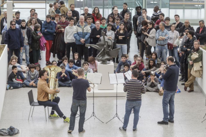 Alumnos del Conservatorio se sentaron en primera fila en el concierto inicial del maratón, protagonizado por un cuarteto de metales.-Santi Otero