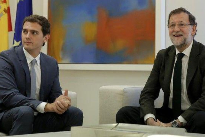 Mariano Rajoy, durante la reunión que mantuvo con Albert Rivera, de Ciudadanos, en el Palacio de la Moncloa.-JOSÉ LUIS ROCA