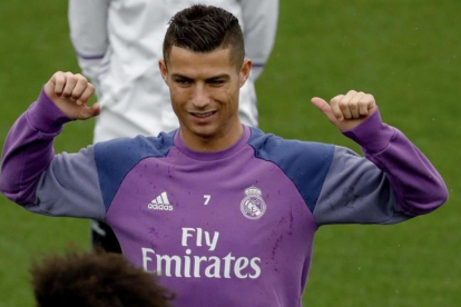 Cristiano, durante un entrenamiento del Madrid en Valdebebas.-EFE / JUANJO MARTÍN
