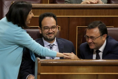 El grupo parlamentario socialista, durante el pleno extraordinario.-JOSE LUIS ROCA