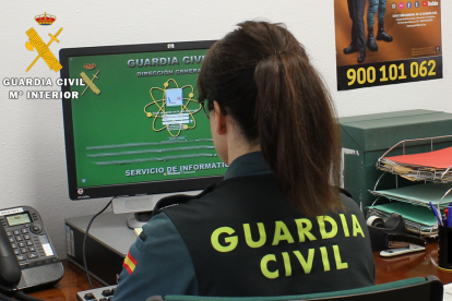 La Guardia Civil investiga a dos jóvenes por
acoso sexual a una menor en redes sociales. GUARDIA CIVIL
