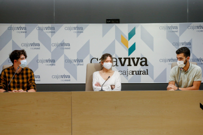 Ismael Rubio, Mercedes Rodríguez y Daniel Guantes en la presentación del Festival 'Música Viva' en el salón de actos de la Fundación Caja Rural.