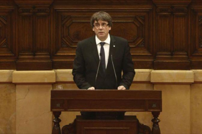 Puigdemont, durante su comparecencia en el Parlament.-JULIO CARBÓ