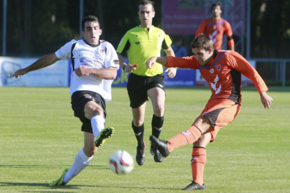 El Burgos Promesas Caja Rural sacó un empate de El Mancho.-RAÚL OCHOA