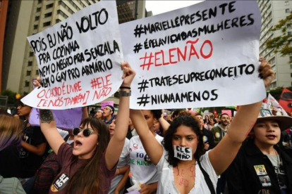 Marcha de mujeres el pasado 6 de octubre contra la candidatura del ultra Jair Bolsonaro, que parte como favorito en la segunda vuelta de las elecciones presidenciales de Brasil.-EL PERIÓDICO