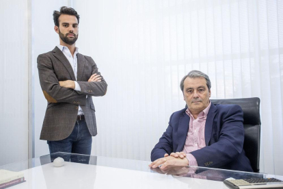 Diego Herrero y Agustín Herrero, en el despacho de Canal A4.-SANTI OTERO