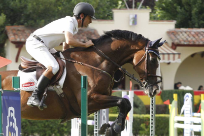 Imagen de uno de los participantes en el Concurso Nacional de Saltos celebrado en La Deportiva.-SANTI OTERO