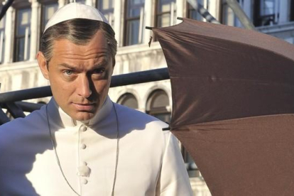 Jude Law, durante el rodaje en Venecia de la serie 'The young Pope'.-Luigi Costantini