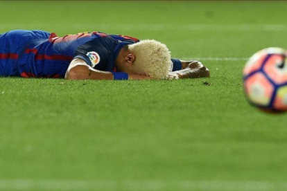 Neymar, el pasado sábado en el partido contra el Alavés.-AFP / LLUÍS GENÉ