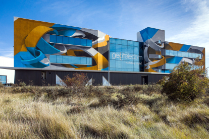 El actual edificio de Geotelecom es inconfundible. Situado a la entrada de Burgos por la A-1 cuenta con un graffiti creativo elaborado por el italiano Peeta. TOMÁS ALONSO